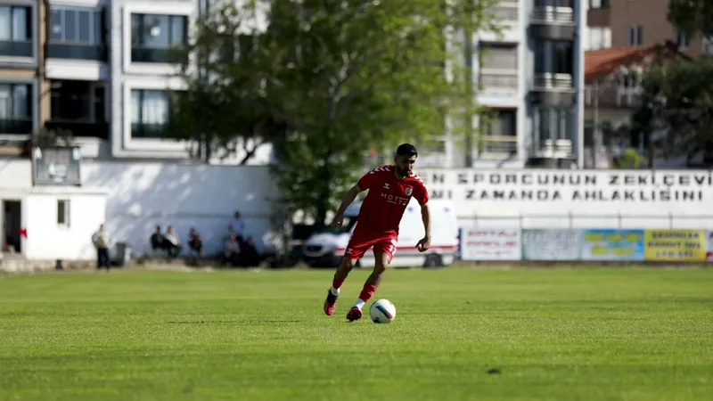 Balıkesir Süper Amatör Lig Play-Off Grubu'nda Burhaniye Belediyespor, Yıldızspor karşısında