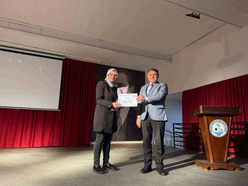 Burhaniye ilçesinde, İlçe Milli Eğitim Müdürlüğü tarafından düzenlenen ’Yapay Zeka