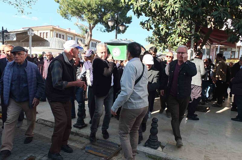 Burhaniye ilçesinde, hastalığa yenik düşen emekli öğretmen Rafet Solmaz, son