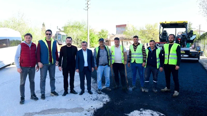 Altıeylül Belediyesi ve Balıkesir Büyükşehir Belediyesi iş birliğiyle Cumhuriyet Caddesi'ndeki