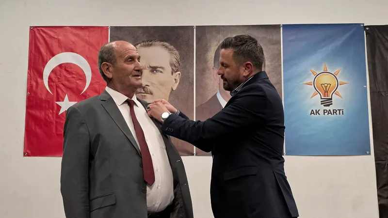 CHP'nin eski belediye başkan adayı Levent Gökalp ve beraberindeki heyet,