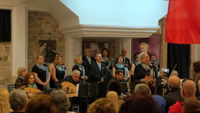 Ayvalık'ın Cunda (Alibey) Adası'nda Bekir Coşkun Kültür Merkezi'nde düzenlenen Türk