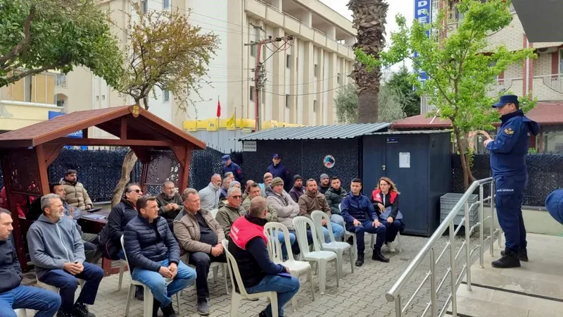 Edremit'te balıkçılık sezonu toplantısı düzenlendi. 15 Nisan'da başlayan av yasağı