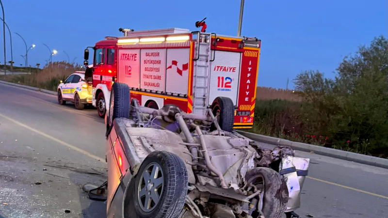 Edremit'te kontrolden çıkan otomobilin takla atması sonucu meydana gelen trafik
