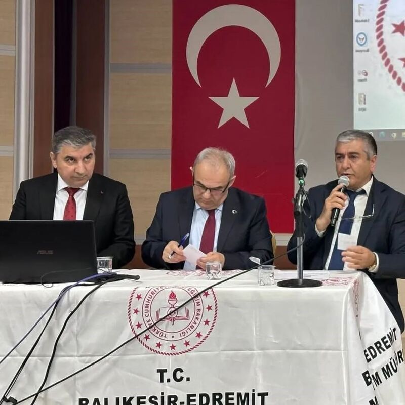 Balıkesir’in Edremit ilçesinde, “Kadına Yönelik Şiddetle Mücadele” kapsamında okul yöneticileri