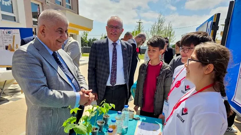 Balıkesir Karesi Şehit Astsubay Cemil Erkek Ortaokulu'nda düzenlenen TÜBİTAK 4006