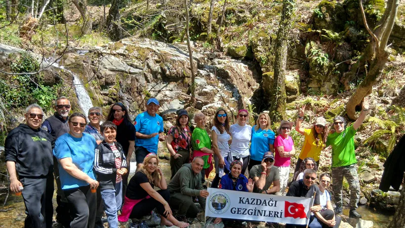Edremit'in aktif doğa topluluğu Kazdağı Gezginleri, mitolojik Aeneas Parkuru'nda trekking