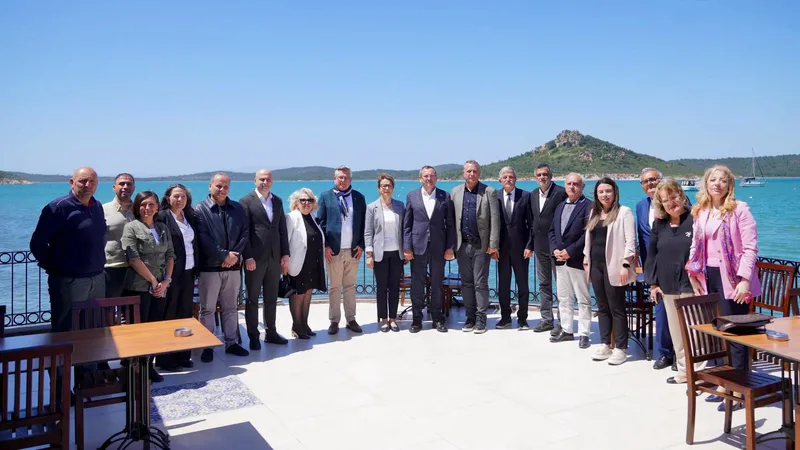 Balıkesir genelindeki kent konseyleri Ayvalık Belediyesi'nin ev sahipliğinde bir araya