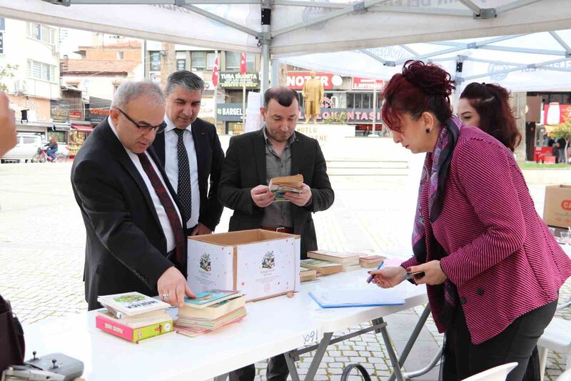 Balıkesir Edremit İlçe Milli Eğitim Müdürlüğü tarafından düzenlenen kitap toplama