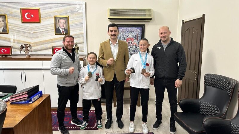 Antalya’da düzenlenen Türkiye Minik ve Yıldız Karate Şampiyonası’na katılan Manyas