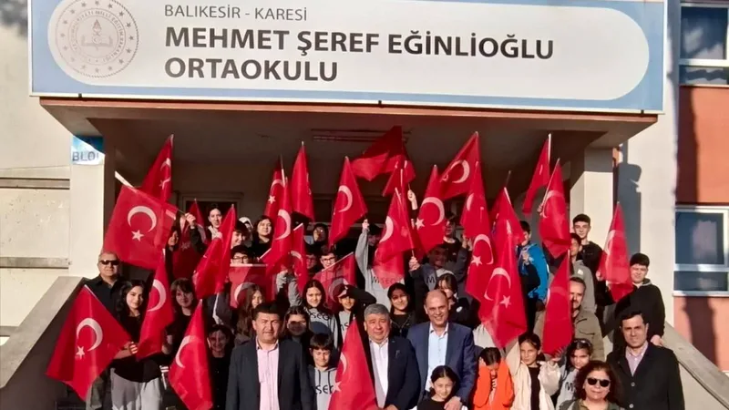 Eğitim-Bir-Sen Balıkesir İl Başkanı Ercan Kurter, okullarda İstiklal Marşı törenlerine