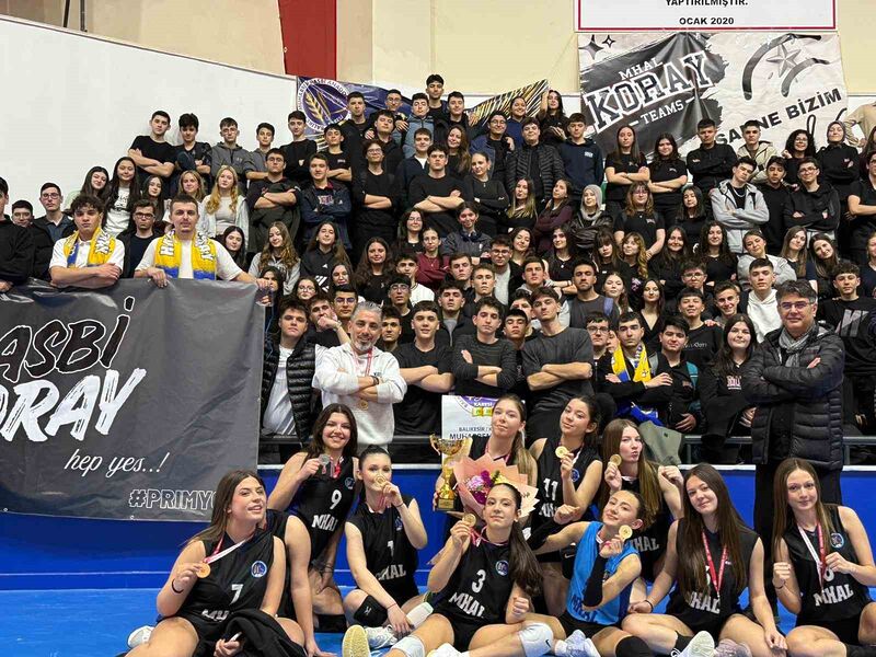 Balıkesir Muharrem Hasbi Anadolu Lisesi kızlar kategorisi B Voleybol Takımı