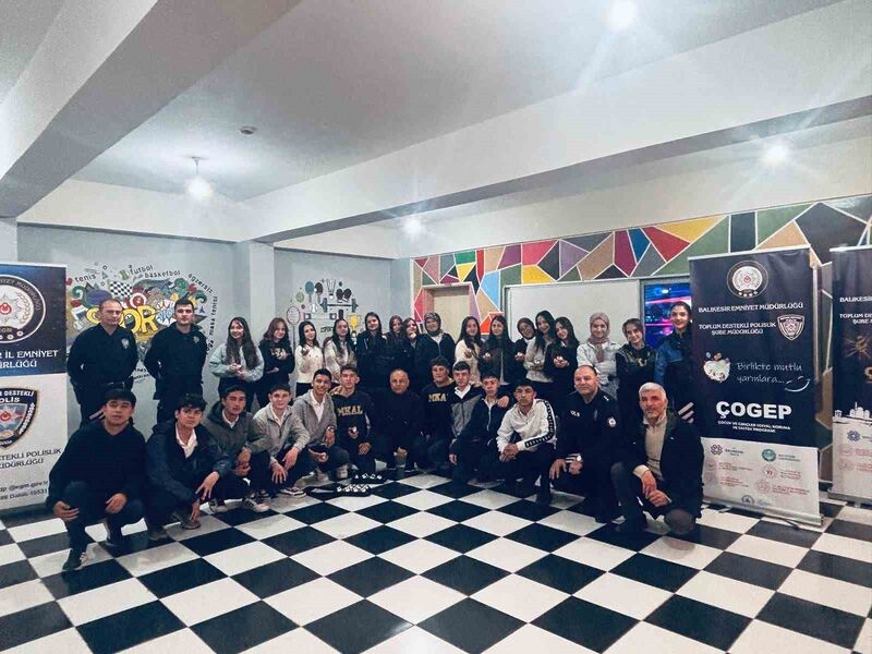 Dursunbey’de eğitim gören 50 öğrenciye Toplum Destekli polis ekipleri ve