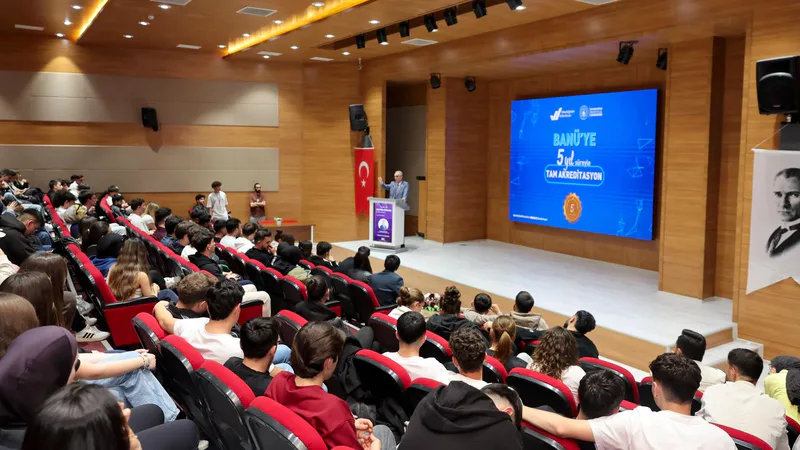 Bandırma Onyedi Eylül Üniversitesi'nde gerçekleştirilen Rektör-Öğrenci Buluşmaları tamamlandı. Prof. Dr.