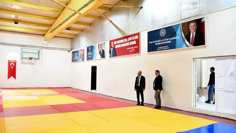 Balıkesir Savaştepe'ye yapılan dev spor yatırımları kapsamında Kapalı Spor Salonu,