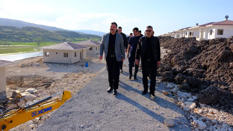 MHP Balıkesir Milletvekili Ekrem Gökay Yüksel, Sındırgı'da deprem sonrası inşa