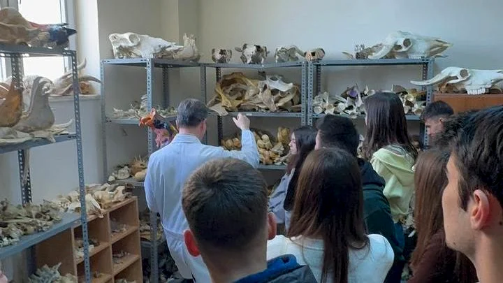 Sındırgı Makbule Efe Anadolu Lisesi öğrencileri, Balıkesir Üniversitesi Veteriner Fakültesini