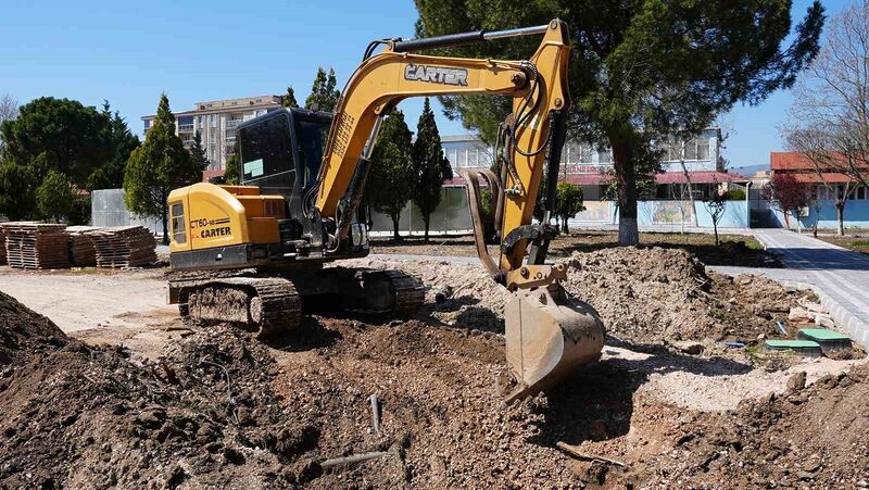 Balıkesir’in Susurluk ilçesinde yenileme çalışmaları süren Atatürk Parkı, modern donatıları
