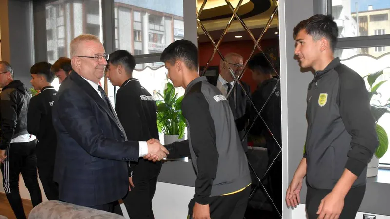 Edremitspor altyapı akademisinin başarılı temsilcisi U-15 takımı, Balıkesir İl Şampiyonluğu