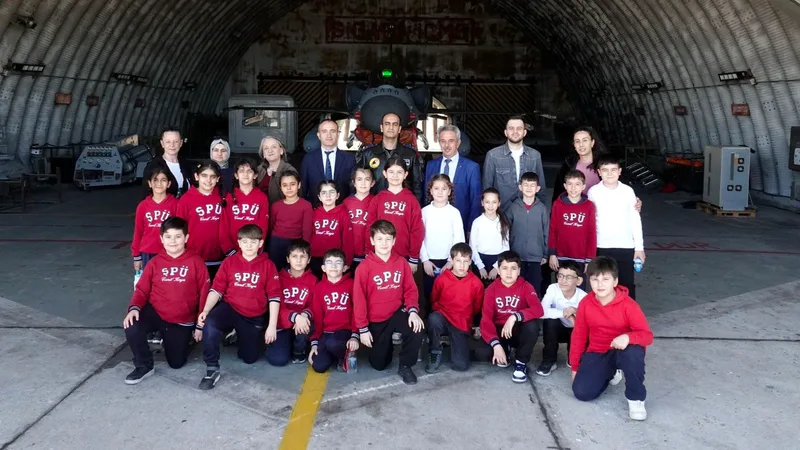Balıkesir Bandırma'daki 6'ncı Ana Jet Üs Komutanlığı, Mehmetçikle Bir Gün