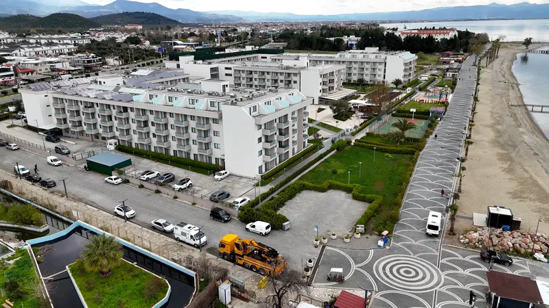 Edremit Körfezi'nde 9 günlük bayram tatili öncesi hazırlıklar hızlandı. Bölgeye