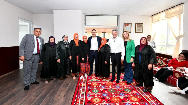 Balıkesir Büyükşehir Belediye Başkanı Ahmet Akın, Karesi Belediyesi'nin Şamlı Mahallesi'nde