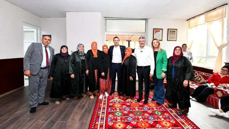 Balıkesir Büyükşehir Belediye Başkanı Ahmet Akın, Karesi Belediyesi'nin Şamlı Mahallesi'nde