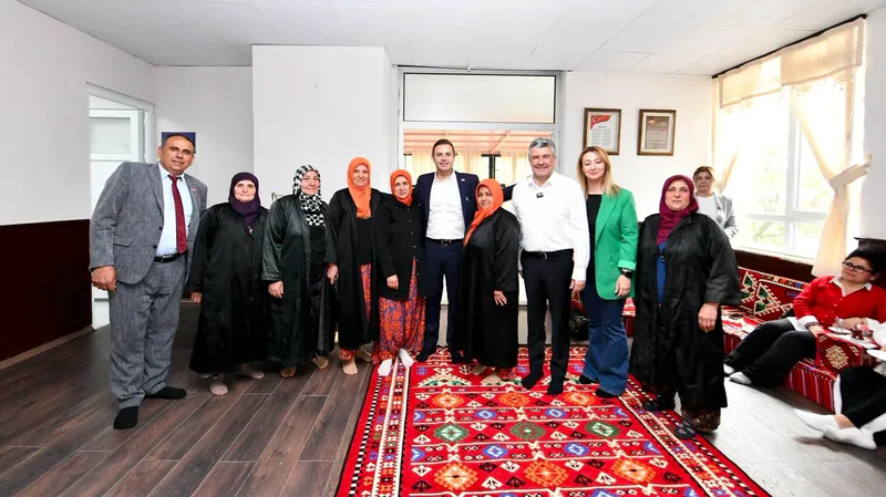 Balıkesir Büyükşehir Belediye Başkanı Ahmet Akın, Karesi Belediyesi'nin Şamlı Mahallesi'nde