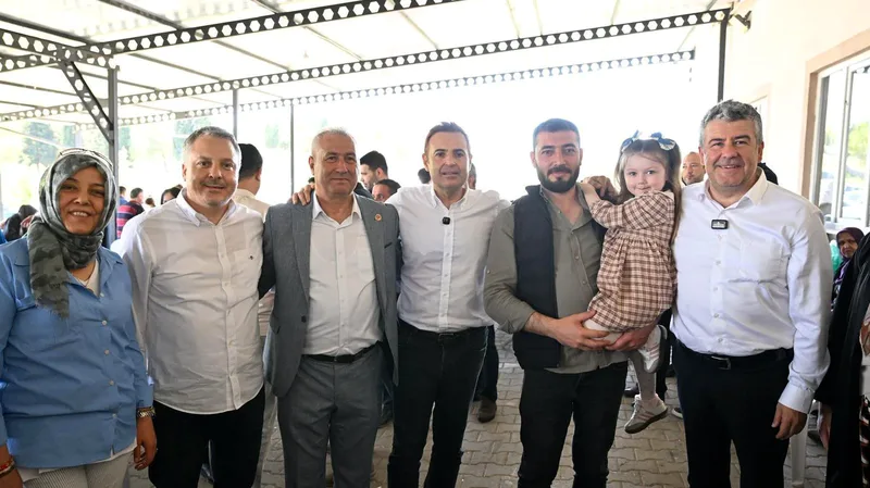 Balıkesir Büyükşehir Belediye Başkanı Ahmet Akın, Karesi ilçesinde düzenlenen mahalle