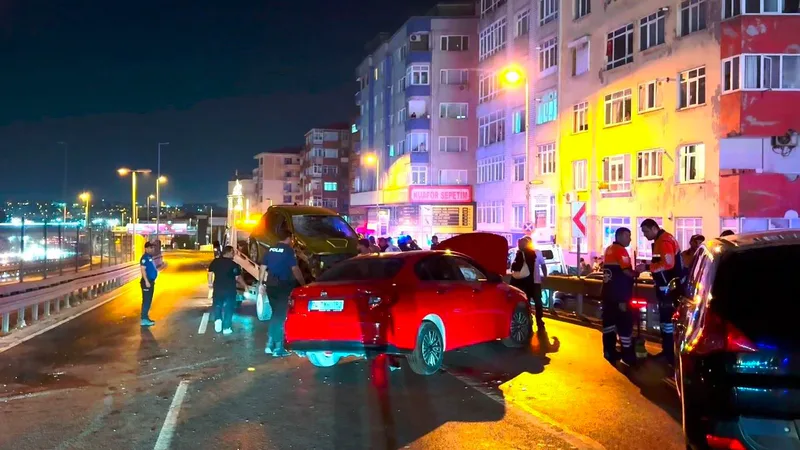 İstanbul Avcılar'da, D-100 kara yolunda alkollü sürücünün yol ortasında arıza