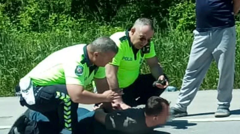 Samsun'da maddi hasarlı kazaya karışıp kaçan alkollü sürücü, polis kovalamacası