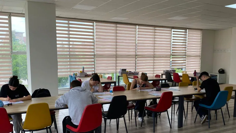Altıeylül Belediyesi, üniversite sınavına hazırlanan öğrenciler için ücretsiz TYT ve