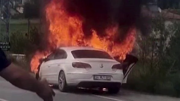 Amasya-Tokat karayolunda iki otomobilin çarpıştığı kazada dede ve torunu hayatını
