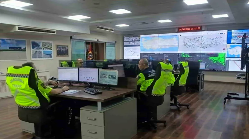 Jandarma, Kurban Bayramı öncesi Ankara'da helikopter destekli trafik denetimi başlattı.