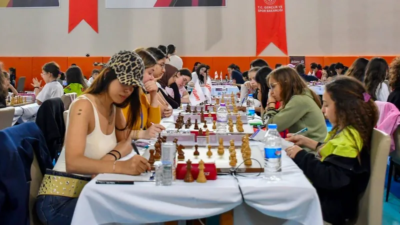 Türkiye'nin en iyi kadın satranç sporcularını bir araya getiren Arzum