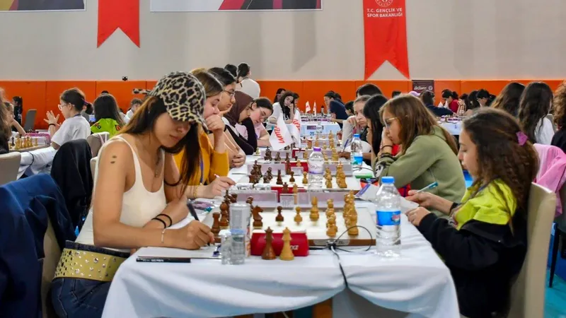 Türkiye'nin en iyi kadın satranç sporcularını bir araya getiren Arzum