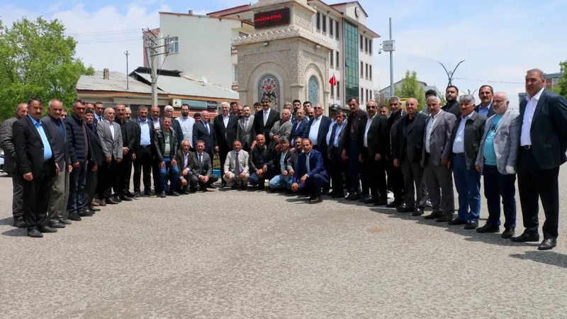 Erzurum'un Aşkale ilçesinde geleneksel bayramlaşma programı yoğun katılımla gerçekleştirildi. Protokol