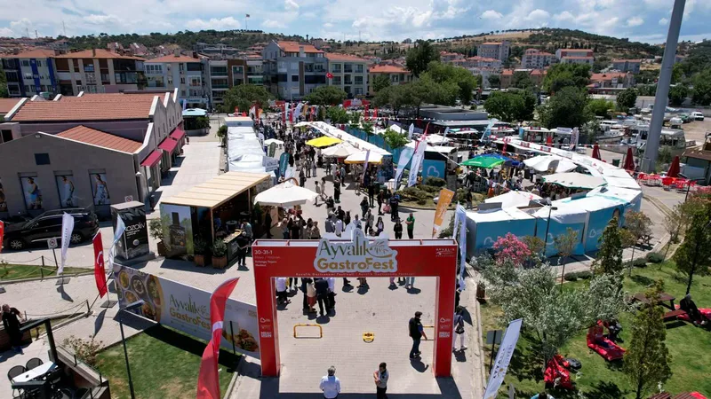 Ayvalık GastroFest'te bu yıl 'Mezenin Kalbi Ayvalık' temasıyla Ege mutfağının