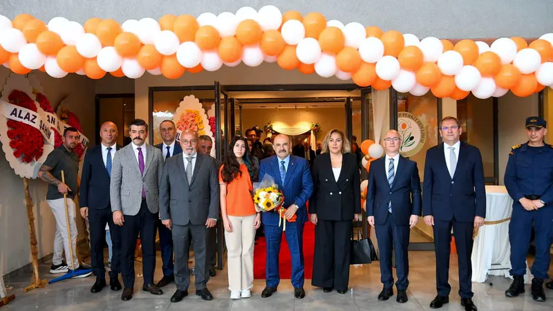 Ayvalık Zeynep Perkit Fen Lisesi Balıkesir Valisi İsmail Ustaoğlu'nun katılımıyla