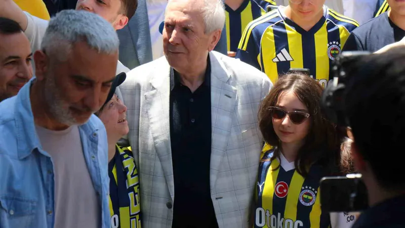 Fenerbahçe eski başkanı ve yeniden aday Aziz Yıldırım, 6-7 Haziran'daki