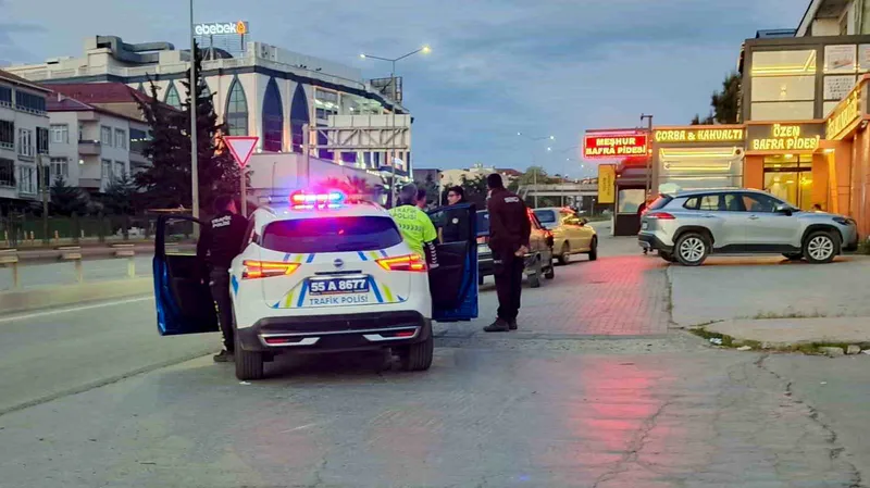 Samsun'un Bafra ilçesinde otomobil ile motosikletin çarpışması sonucu 1 kişi
