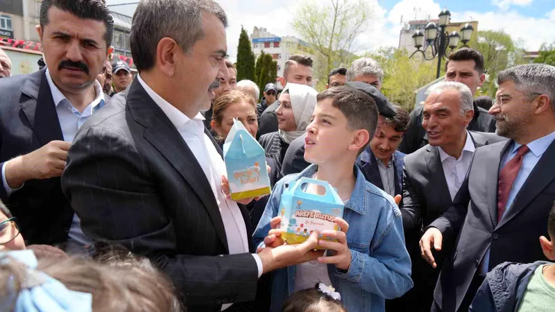 Milli Eğitim Bakanı Yusuf Tekin, Erzurum'da düzenlenen bayramlaşma programında CHP'deki