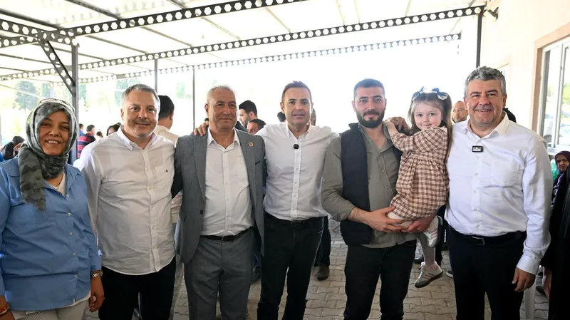 Balıkesir Büyükşehir Belediye Başkanı Ahmet Akın, Karesi ilçesinde düzenlenen köy