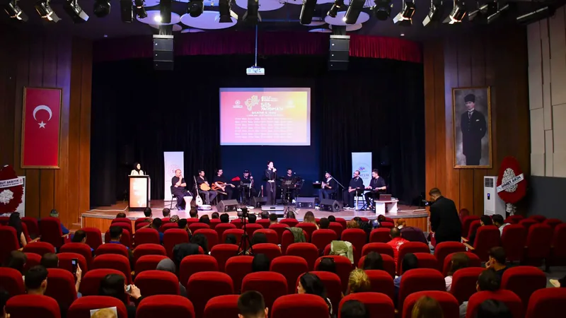 Balıkesir'de 11. Gençler Arası Kültür ve Sanat Yarışmaları kapsamında düzenlenen