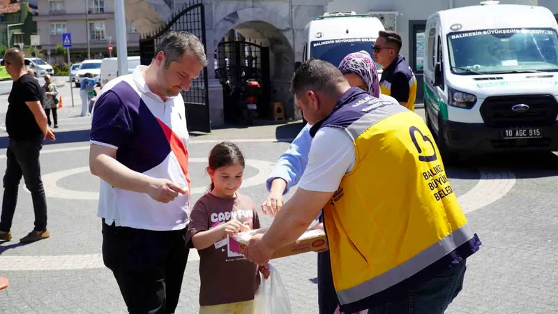 Balıkesir Büyükşehir Belediyesi, Kurban Bayramı boyunca mezarlık ve camilerde vatandaşlara
