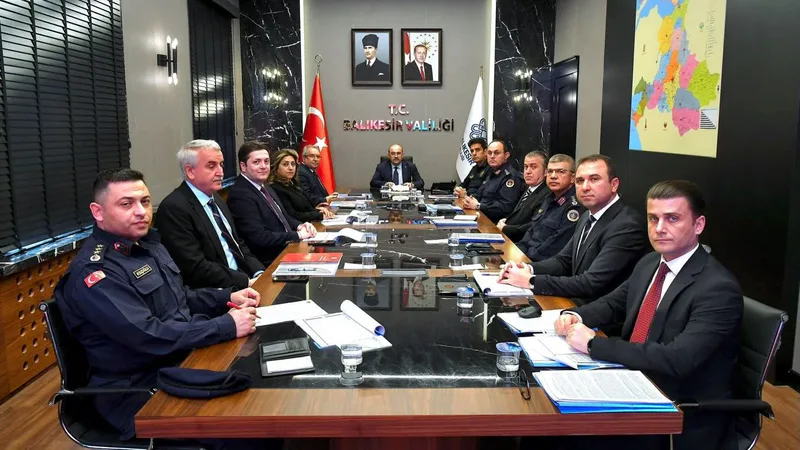 Vali İsmail Ustaoğlu başkanlığında gerçekleştirilen Okul ve Çevresi Güvenlik Tedbirleri