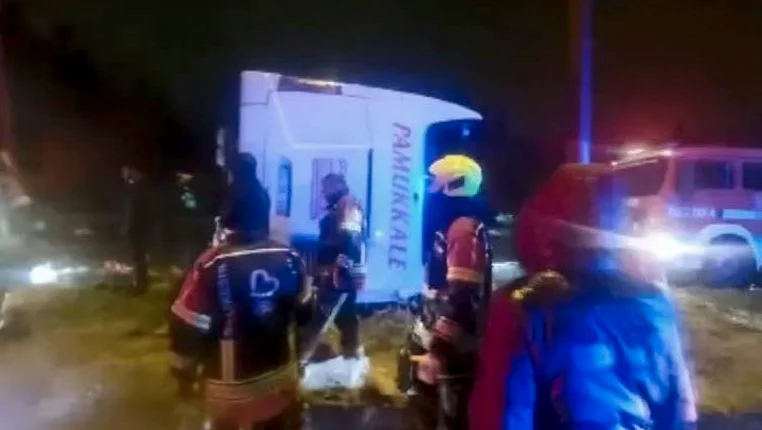 Balıkesir Bandırma yolunda feci otobüs kazası! İzmir seferi yapan yolcu