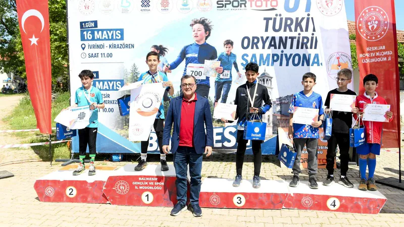 Balıkesir'de düzenlenen Türkiye U14 Oryantiring Şampiyonası'nda yüzlerce genç sporcu orman