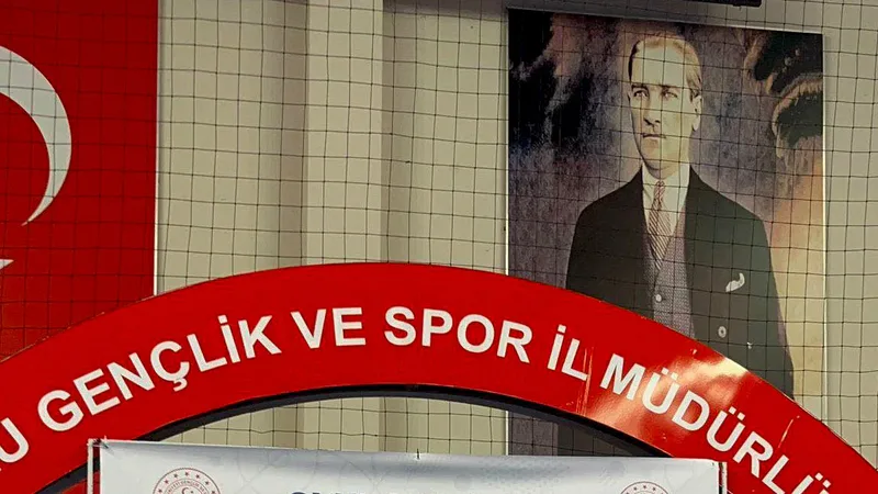 Bolu'da düzenlenen Okullar Arası Yıldız Kızlar Güreş Türkiye Şampiyonası'nda Balıkesir