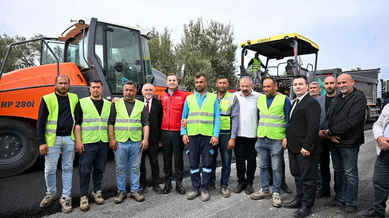 Balıkesir Büyükşehir Belediyesi, 20 ilçede yaz kış demeden yol yapım